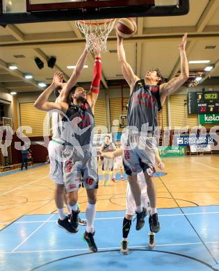 Basketball 2. Bundesliga 2015/16 Grunddurchgang 15. Runde. KOS Celovec  gegen Raiders Villach. Strazar Jakob (KOS), Finzgar Simon, Marko Kolaric (Villach). Klagenfurt, 16.1.2016.
Foto: Kuess
---
pressefotos, pressefotografie, kuess, qs, qspictures, sport, bild, bilder, bilddatenbank