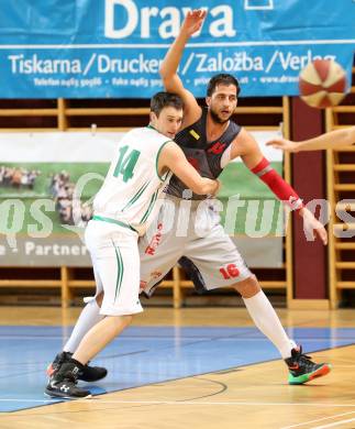 Basketball 2. Bundesliga 2015/16 Grunddurchgang 15. Runde. KOS Celovec  gegen Raiders Villach. Brumnik Jan (KOS), Marko Kolaric (Villach). Klagenfurt, 16.1.2016.
Foto: Kuess
---
pressefotos, pressefotografie, kuess, qs, qspictures, sport, bild, bilder, bilddatenbank