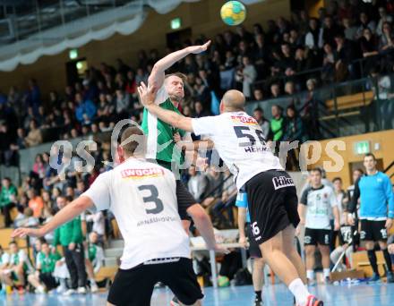 Handball Bundesliga. Schlafraum.at Kaernten gegen SC Ferlach. Rok Ivancic,  (HCK), Risto Arnaudovski, Dario Herman (Ferlach). Viktring, am 16.1.2016.
Foto: Kuess
---
pressefotos, pressefotografie, kuess, qs, qspictures, sport, bild, bilder, bilddatenbank