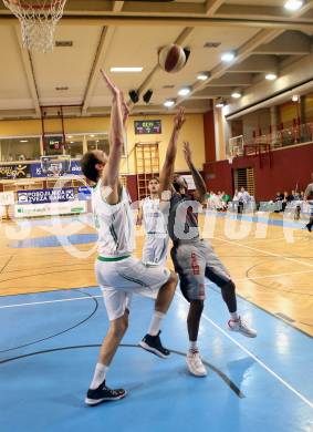 Basketball 2. Bundesliga 2015/16 Grunddurchgang 15. Runde. KOS Celovec  gegen Raiders Villach. Strazar Jakob (KOS), Dominique Richmond Jackson (Villach). Klagenfurt, 16.1.2016.
Foto: Kuess
---
pressefotos, pressefotografie, kuess, qs, qspictures, sport, bild, bilder, bilddatenbank