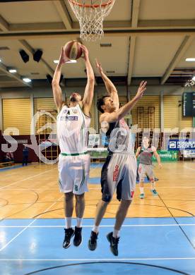 Basketball 2. Bundesliga 2015/16 Grunddurchgang 15. Runde. KOS Celovec  gegen Raiders Villach. Strazar Jakob, (KOS), Finzgar Simon (Villach). Klagenfurt, 16.1.2016.
Foto: Kuess
---
pressefotos, pressefotografie, kuess, qs, qspictures, sport, bild, bilder, bilddatenbank