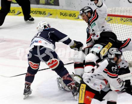 EBEL. Eishockey Bundesliga. EC VSV gegen HC Orli Znojmo. Eric Hunter,  (VSV), Andre Lakos, Fucik Tomas (Znojmo). Villach, am 17.1.2016.
Foto: Kuess 


---
pressefotos, pressefotografie, kuess, qs, qspictures, sport, bild, bilder, bilddatenbank