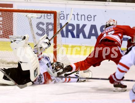 EBEL. Eishockey Bundesliga. KAC gegen 	HC TWK Innsbruck. Manuel Ganahl, (KAC), Andy Chiodo (Innsbruck). Klagenfurt, am 22.1.2016.
Foto: Kuess

---
pressefotos, pressefotografie, kuess, qs, qspictures, sport, bild, bilder, bilddatenbank