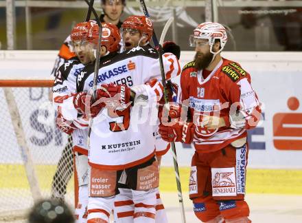 EBEL. Eishockey Bundesliga. KAC gegen 	HC TWK Innsbruck. Torjubel Hunter Bishop, John Lammers, Tyler Spurgeon (Innsbruck). Klagenfurt, am 22.1.2016.
Foto: Kuess

---
pressefotos, pressefotografie, kuess, qs, qspictures, sport, bild, bilder, bilddatenbank