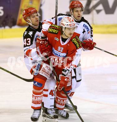 EBEL. Eishockey Bundesliga. KAC gegen 	HC TWK Innsbruck. Markus Poeck,  (KAC), Derek Hahn (Innsbruck). Klagenfurt, am 22.1.2016.
Foto: Kuess

---
pressefotos, pressefotografie, kuess, qs, qspictures, sport, bild, bilder, bilddatenbank