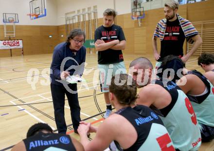 Basketball 2. Bundesliga 2015/16 Grunddurchgang 16. Runde. Villach Raiders  gegen St. Poelten Dragons. Trainer Miran Cilensek (Villach).. Villach, 24.1.2016.
Foto: Kuess
---
pressefotos, pressefotografie, kuess, qs, qspictures, sport, bild, bilder, bilddatenbank