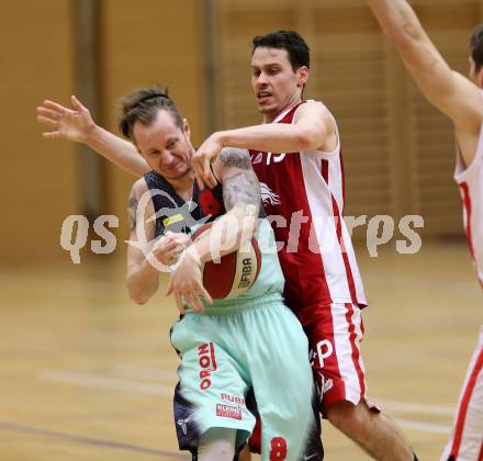 Basketball 2. Bundesliga 2015/16 Grunddurchgang 16. Runde. Villach Raiders  gegen St. Poelten Dragons. Nino Gross,  (Villach), Hannes Obermann (St. Poelten). Villach, 24.1.2016.
Foto: Kuess
---
pressefotos, pressefotografie, kuess, qs, qspictures, sport, bild, bilder, bilddatenbank