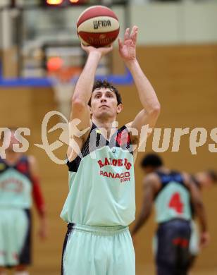 Basketball 2. Bundesliga 2015/16 Grunddurchgang 16. Runde. Villach Raiders  gegen St. Poelten Dragons. Thomas Finzgar (Villach). Villach, 24.1.2016.
Foto: Kuess
---
pressefotos, pressefotografie, kuess, qs, qspictures, sport, bild, bilder, bilddatenbank