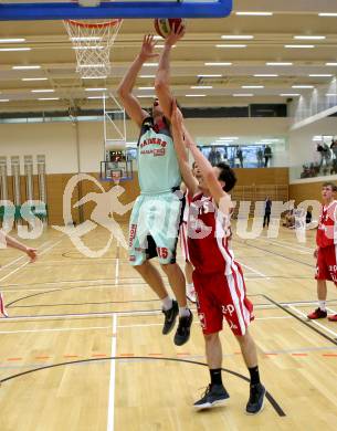 Basketball 2. Bundesliga 2015/16 Grunddurchgang 16. Runde. Villach Raiders  gegen St. Poelten Dragons. Thomas Finzgar, (Villach), Hannes Obermann (St. Poelten). Villach, 24.1.2016.
Foto: Kuess
---
pressefotos, pressefotografie, kuess, qs, qspictures, sport, bild, bilder, bilddatenbank