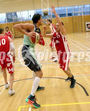 Basketball 2. Bundesliga 2015/16 Grunddurchgang 16. Runde. Villach Raiders  gegen St. Poelten Dragons. Marko Kolaric, (Villach), Hannes Obermann  (St. Poelten). Villach, 24.1.2016.
Foto: Kuess
---
pressefotos, pressefotografie, kuess, qs, qspictures, sport, bild, bilder, bilddatenbank