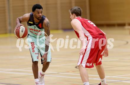 Basketball 2. Bundesliga 2015/16 Grunddurchgang 16. Runde. Villach Raiders  gegen St. Poelten Dragons. Dominique Richmond Jackson (Villach), Roman Jagsch (St. Poelten). Villach, 24.1.2016.
Foto: Kuess
---
pressefotos, pressefotografie, kuess, qs, qspictures, sport, bild, bilder, bilddatenbank