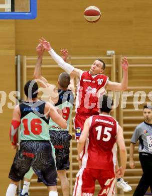 Basketball 2. Bundesliga 2015/16 Grunddurchgang 16. Runde. Villach Raiders  gegen St. Poelten Dragons. Ales Primc,  (Villach), Andreas Bauch (St. Poelten). Villach, 24.1.2016.
Foto: Kuess
---
pressefotos, pressefotografie, kuess, qs, qspictures, sport, bild, bilder, bilddatenbank