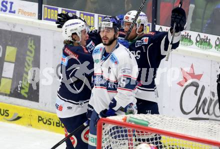 EBEL. Eishockey Bundesliga. EC VSV gegen Fehervar AV 19. Torjubel Mark Santorelli, Christof Kromp (VSV). Villach, am 26.1.2016.
Foto: Kuess 


---
pressefotos, pressefotografie, kuess, qs, qspictures, sport, bild, bilder, bilddatenbank