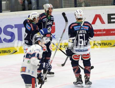 EBEL. Eishockey Bundesliga. EC VSV gegen Fehervar AV 19. Torjubel Mark Santorelli, Christof Kromp, Eric Hunter (VSV). Villach, am 26.1.2016.
Foto: Kuess 


---
pressefotos, pressefotografie, kuess, qs, qspictures, sport, bild, bilder, bilddatenbank