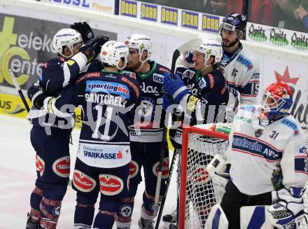 EBEL. Eishockey Bundesliga. EC VSV gegen Fehervar AV 19. Torjubel Mark Santorelli, Christof Kromp, Eric Hunter, Ryan McKiernan (VSV). Villach, am 26.1.2016.
Foto: Kuess 


---
pressefotos, pressefotografie, kuess, qs, qspictures, sport, bild, bilder, bilddatenbank