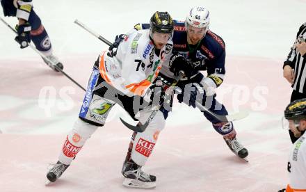 EBEL. Eishockey Bundesliga. EC VSV gegen Moser Medical Graz99ers. Eric Hunter, (VSV),  Philipp Pinter (Graz). Villach, am 29.1.2016.
Foto: Kuess 


---
pressefotos, pressefotografie, kuess, qs, qspictures, sport, bild, bilder, bilddatenbank