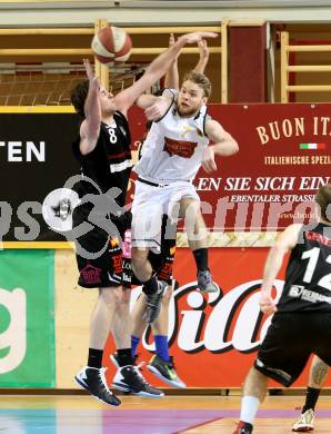 Basketball 2. Bundesliga 2015/16 Grunddurchgang 16. Runde. Woerthersee Piraten gegen Mattersburg Rocks. Tim Huber, (Woerthersee Piraten),  Wolfgang Traeger (Mattersburg). Klagenfurt, 30.1.2016.
Foto: Kuess
---
pressefotos, pressefotografie, kuess, qs, qspictures, sport, bild, bilder, bilddatenbank