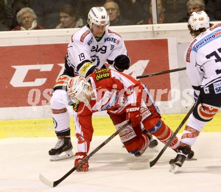 EBEL. Eishockey Bundesliga. KAC gegen VSV. Jamie Lundmark,  (KAC), Stefan Bacher (VSV). Klagenfurt, am 2.2.2016.
Foto: Kuess

---
pressefotos, pressefotografie, kuess, qs, qspictures, sport, bild, bilder, bilddatenbank