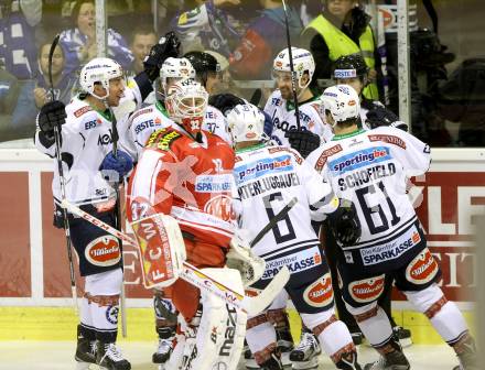 EBEL. Eishockey Bundesliga. KAC gegen VSV. Bernd Brueckler (KAC), Torjubel Christof Kromp, Eric Hunter (VSV). Klagenfurt, am 2.2.2016.
Foto: Kuess

---
pressefotos, pressefotografie, kuess, qs, qspictures, sport, bild, bilder, bilddatenbank