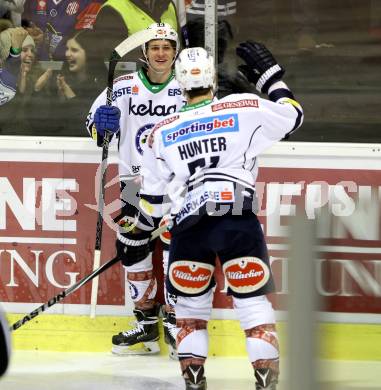 EBEL. Eishockey Bundesliga. KAC gegen VSV. Bernd Brueckler (KAC), Torjubel Christof Kromp, Eric Hunter (VSV). Klagenfurt, am 2.2.2016.
Foto: Kuess

---
pressefotos, pressefotografie, kuess, qs, qspictures, sport, bild, bilder, bilddatenbank