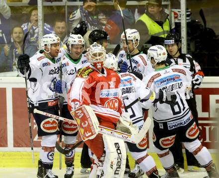 EBEL. Eishockey Bundesliga. KAC gegen VSV. Bernd Brueckler (KAC), Torjubel Christof Kromp, Eric Hunter (VSV). Klagenfurt, am 2.2.2016.
Foto: Kuess

---
pressefotos, pressefotografie, kuess, qs, qspictures, sport, bild, bilder, bilddatenbank