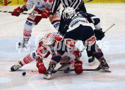 EBEL. Eishockey Bundesliga. EC VSV gegen KAC. Eric Hunter, (VSV),  Patrick Harand (KAC). Villach, am 5.2.2016.
Foto: Kuess 


---
pressefotos, pressefotografie, kuess, qs, qspictures, sport, bild, bilder, bilddatenbank