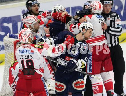 EBEL. Eishockey Bundesliga. EC VSV gegen KAC. Rauferei Eric Hunter, (VSV), Stefan Geier  (KAC). Villach, am 5.2.2016.
Foto: Kuess 


---
pressefotos, pressefotografie, kuess, qs, qspictures, sport, bild, bilder, bilddatenbank