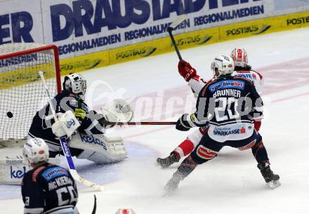 EBEL. Eishockey Bundesliga. EC VSV gegen KAC. Jean Philippe Lamoureux, Nico Brunner,  (VSV), Torjubel Manuel Ganahl (KAC). Villach, am 5.2.2016.
Foto: Kuess 


---
pressefotos, pressefotografie, kuess, qs, qspictures, sport, bild, bilder, bilddatenbank