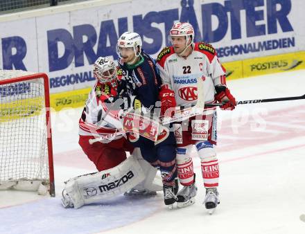 EBEL. Eishockey Bundesliga. EC VSV gegen KAC. Miha Verlic, (VSV), Bernd Brueckler, Thomas Poeck  (KAC). Villach, am 5.2.2016.
Foto: Kuess 


---
pressefotos, pressefotografie, kuess, qs, qspictures, sport, bild, bilder, bilddatenbank