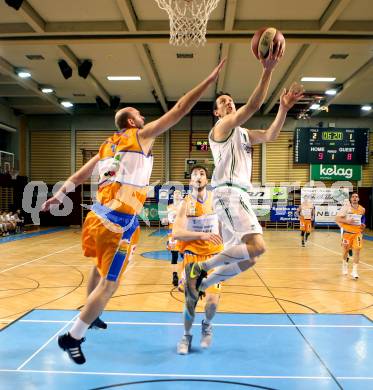 Basketball 2. Bundesliga 2015/16 Grunddurchgang 17. Runde. KOS Celovec gegen BBU Salzburg. Grega Mali, (KOS Celovec), Jozef Krajco  (Salzburg). Klagenfurt, 6.2.2016.
Foto: Kuess
---
pressefotos, pressefotografie, kuess, qs, qspictures, sport, bild, bilder, bilddatenbank