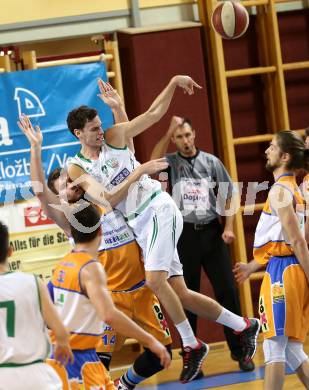 Basketball 2. Bundesliga 2015/16 Grunddurchgang 17. Runde. KOS Celovec gegen BBU Salzburg. Nenad Kalmanada, (KOS Celovec),  Jasmin Tomas (Salzburg). Klagenfurt, 6.2.2016.
Foto: Kuess
---
pressefotos, pressefotografie, kuess, qs, qspictures, sport, bild, bilder, bilddatenbank