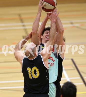 Basketball 2. Bundesliga 2015/16 Grunddurchgang 17. Runde. Villach Raiders  gegen Woerthersee Piraten. Simon Finzgar, (Villach), Joachim Buggelsheim  (Piraten). Villach, 7.2.2016.
Foto: Kuess
---
pressefotos, pressefotografie, kuess, qs, qspictures, sport, bild, bilder, bilddatenbank