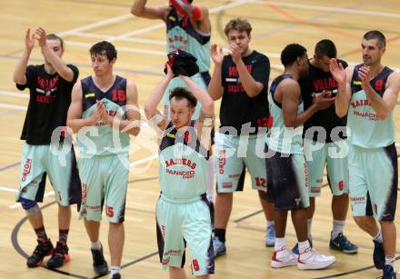 Basketball 2. Bundesliga 2015/16 Grunddurchgang 17. Runde. Villach Raiders  gegen Woerthersee Piraten. Jubel Villach. Villach, 7.2.2016.
Foto: Kuess
---
pressefotos, pressefotografie, kuess, qs, qspictures, sport, bild, bilder, bilddatenbank