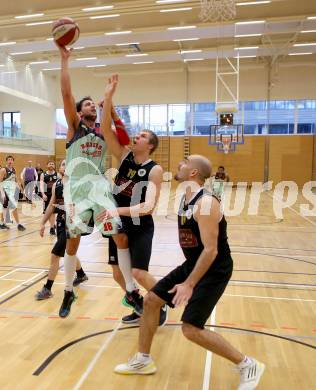 Basketball 2. Bundesliga 2015/16 Grunddurchgang 17. Runde. Villach Raiders  gegen Woerthersee Piraten. Marko KOlaric, (Villach), Sebastian Wuertz, Joachim Buggelsheim  (Piraten). Villach, 7.2.2016.
Foto: Kuess
---
pressefotos, pressefotografie, kuess, qs, qspictures, sport, bild, bilder, bilddatenbank