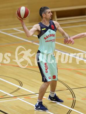 Basketball 2. Bundesliga 2015/16 Grunddurchgang 17. Runde. Villach Raiders  gegen Woerthersee Piraten. Ales Primc (Villach). Villach, 7.2.2016.
Foto: Kuess
---
pressefotos, pressefotografie, kuess, qs, qspictures, sport, bild, bilder, bilddatenbank