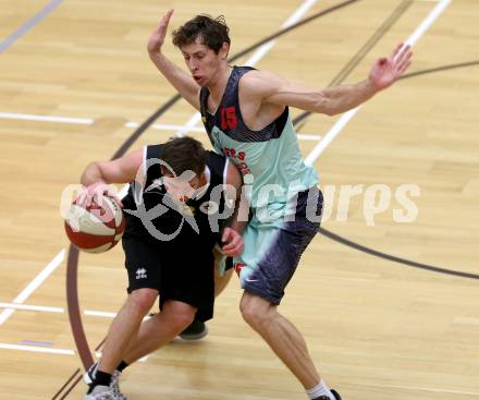 Basketball 2. Bundesliga 2015/16 Grunddurchgang 17. Runde. Villach Raiders  gegen Woerthersee Piraten. Simon Finzgar,  (Villach), Christian Erschen(Piraten). Villach, 7.2.2016.
Foto: Kuess
---
pressefotos, pressefotografie, kuess, qs, qspictures, sport, bild, bilder, bilddatenbank