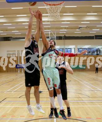 Basketball 2. Bundesliga 2015/16 Grunddurchgang 17. Runde. Villach Raiders  gegen Woerthersee Piraten. Marko Kolaric,  (Villach), Joachim Buggelsheim (Piraten). Villach, 7.2.2016.
Foto: Kuess
---
pressefotos, pressefotografie, kuess, qs, qspictures, sport, bild, bilder, bilddatenbank