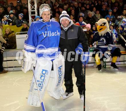 EBEL. Eishockey Bundesliga. Icefever. Showtraining VSV. Jean Philippe Lamoureux, Tormanntrainer Markus Kerschbaumer. Villach, am 12.2.2016.
Foto: Kuess
---
pressefotos, pressefotografie, kuess, qs, qspictures, sport, bild, bilder, bilddatenbank