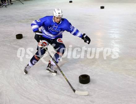 EBEL. Eishockey Bundesliga. Icefever. Showtraining VSV. Adis Alagic. Villach, am 12.2.2016.
Foto: Kuess
---
pressefotos, pressefotografie, kuess, qs, qspictures, sport, bild, bilder, bilddatenbank