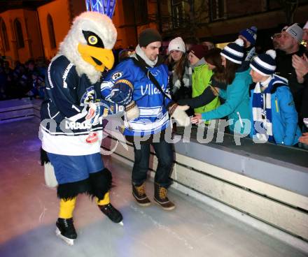 EBEL. Eishockey Bundesliga. Icefever. Showtraining VSV. Maskottchen Villi, Florian Muehlstein. Villach, am 12.2.2016.
Foto: Kuess
---
pressefotos, pressefotografie, kuess, qs, qspictures, sport, bild, bilder, bilddatenbank