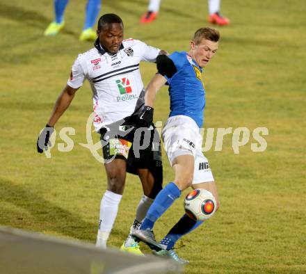 Fussball tipico Bundesliga. RZ Pellets WAC gegen SV Groedig. Issiaka Oudraogo,  (WAC), Thomas Goiginger (Groedig). Lavanttal Arena, am 20.2.2016.
Foto: Kuess
---
pressefotos, pressefotografie, kuess, qs, qspictures, sport, bild, bilder, bilddatenbank