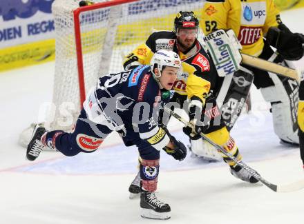 EBEL. Eishockey Bundesliga. EC VSV gegen UPC Vienna Capitals. Patrick Platzer, (VSV), Sven Klimbacher  (Caps). Villach, am 28.2.2016.
Foto: Kuess 


---
pressefotos, pressefotografie, kuess, qs, qspictures, sport, bild, bilder, bilddatenbank