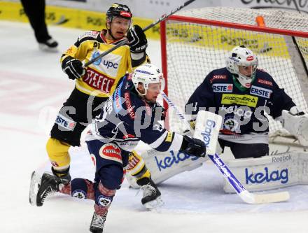 EBEL. Eishockey Bundesliga. EC VSV gegen UPC Vienna Capitals. Nico Brunner, Jean Philippe Lamoureux,  (VSV), Simon Gamache (Caps). Villach, am 28.2.2016.
Foto: Kuess 


---
pressefotos, pressefotografie, kuess, qs, qspictures, sport, bild, bilder, bilddatenbank