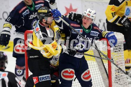 EBEL. Eishockey Bundesliga. EC VSV gegen UPC Vienna Capitals. Christof Kromp, (VSV), MacGregor Sharp (Caps). Villach, am 28.2.2016.
Foto: Kuess 


---
pressefotos, pressefotografie, kuess, qs, qspictures, sport, bild, bilder, bilddatenbank