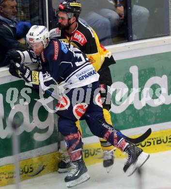 EBEL. Eishockey Bundesliga. EC VSV gegen UPC Vienna Capitals. Patrick Platzer, (VSV), Florian Iberer (Caps). Villach, am 28.2.2016.
Foto: Kuess 


---
pressefotos, pressefotografie, kuess, qs, qspictures, sport, bild, bilder, bilddatenbank