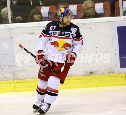 EBEL. Eishockey Bundesliga. KAC gegen EC Red Bull Salzburg. Torjubel Konstantin Komarek  (Salzburg). Klagenfurt, am 28.2.2016.
Foto: Kuess

---
pressefotos, pressefotografie, kuess, qs, qspictures, sport, bild, bilder, bilddatenbank