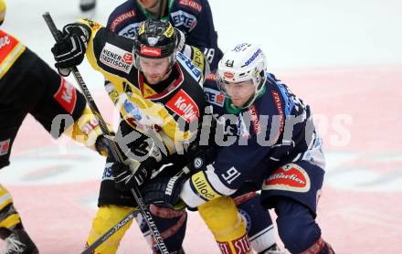 EBEL. Eishockey Bundesliga. EC VSV gegen UPC Vienna Capitals. Miha Verlic,  (VSV), MacGregor Sharp (Caps). Villach, am 28.2.2016.
Foto: Kuess 


---
pressefotos, pressefotografie, kuess, qs, qspictures, sport, bild, bilder, bilddatenbank