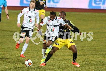 Fussball tipico Bundesliga. RZ Pellets WAC gegen Cashpoint SCR Altach. Issiaka Ouedraogo,  (WAC), Ngwat Mahop Louis Clement (Altach). Lavanttal Arena, am 1.3.2016.
Foto: Kuess
---
pressefotos, pressefotografie, kuess, qs, qspictures, sport, bild, bilder, bilddatenbank