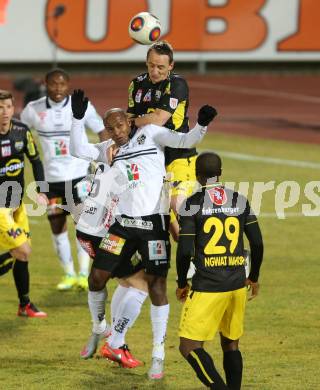 Fussball tipico Bundesliga. RZ Pellets WAC gegen Cashpoint SCR Altach. De Oliveira Silvio Carlos,  (WAC), Johannes Aigner (Altach). Lavanttal Arena, am 1.3.2016.
Foto: Kuess
---
pressefotos, pressefotografie, kuess, qs, qspictures, sport, bild, bilder, bilddatenbank