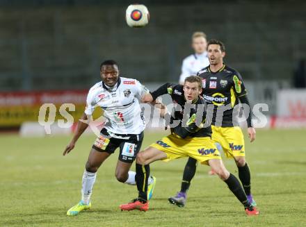 Fussball tipico Bundesliga. RZ Pellets WAC gegen Cashpoint SCR Altach. Issiaka Ouedraogo,  (WAC), Lukas Jaeger (Altach). Lavanttal Arena, am 1.3.2016.
Foto: Kuess
---
pressefotos, pressefotografie, kuess, qs, qspictures, sport, bild, bilder, bilddatenbank